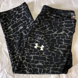 UNDER ARMOUR Black/Silver Capi Legging SZ. YXL
